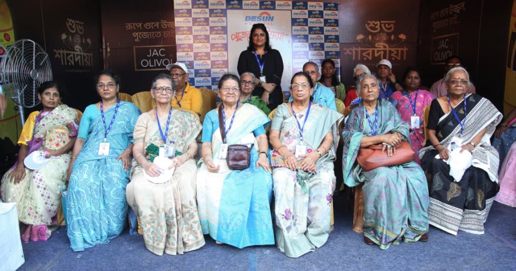 প্রবীণ নাগরিকদের পুজো পরিক্রমার আয়োজন করল ডিসান হাসপাতাল
