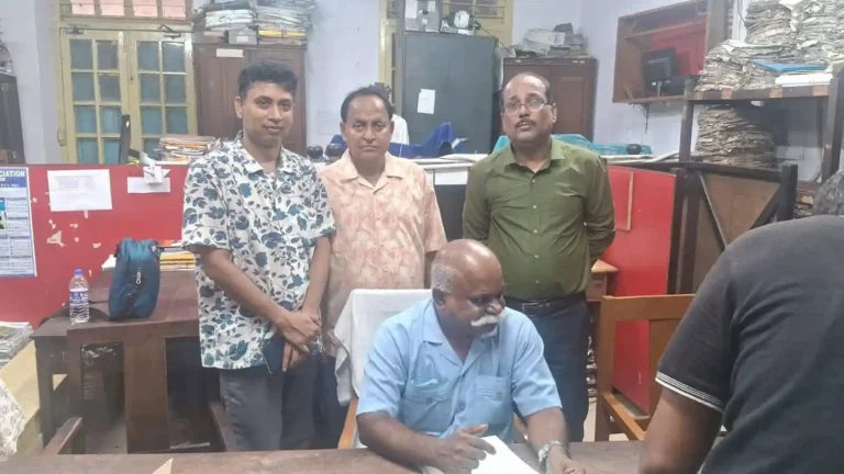 হাওড়া ও হুগলি জেলা আদালতের কাজ হলো