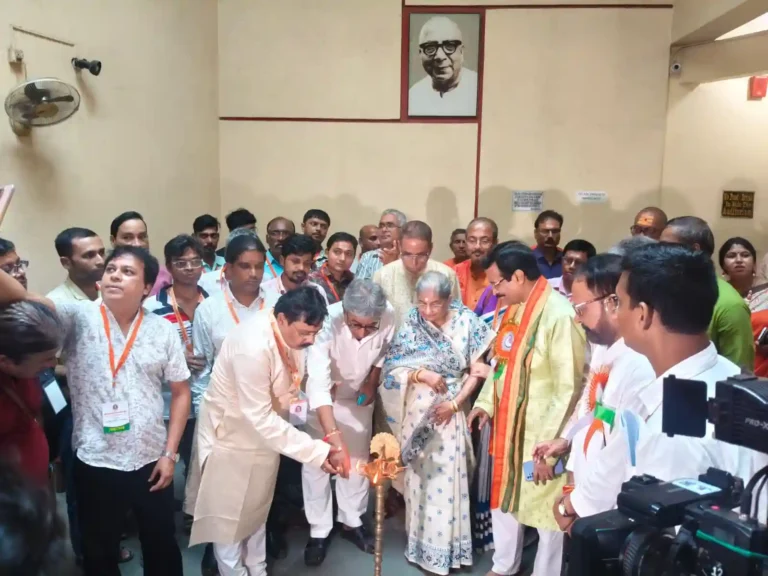 হরিপদ ভারতী স্মৃতিরক্ষা সমিতির উদ্যোগে জাতীয়তাবাদী সম্মেলন যাদবপুর বিশ্ববিদ্যালয়ের মঞ্চে